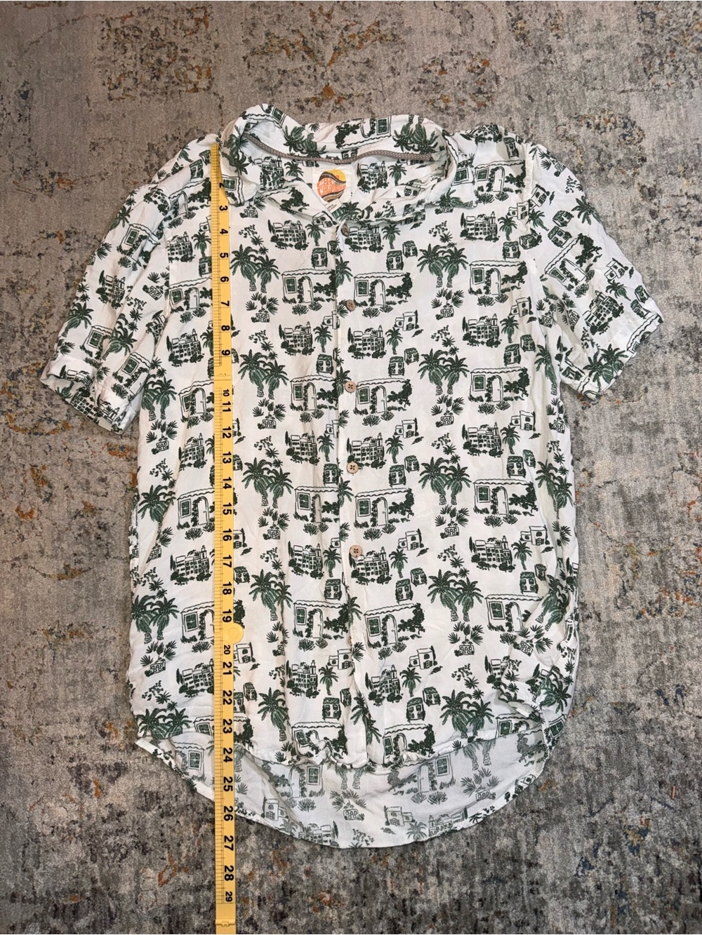 Casual Short-Sleeve Camp Shirt in White Green Print Size S C&C California A107